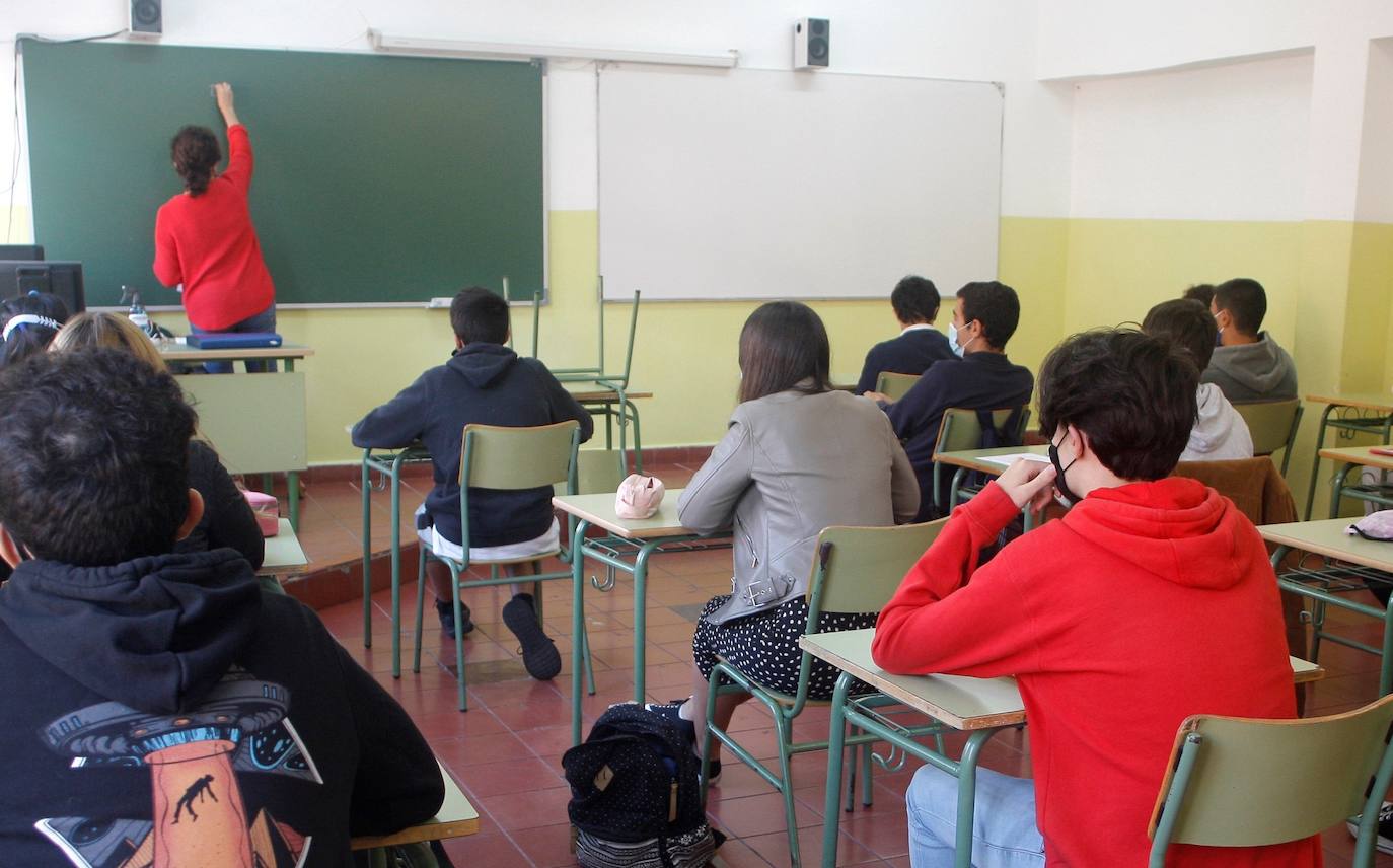 Todos los alumnos de 2º de Bachillerato de centros públicos tendrán clases presenciales