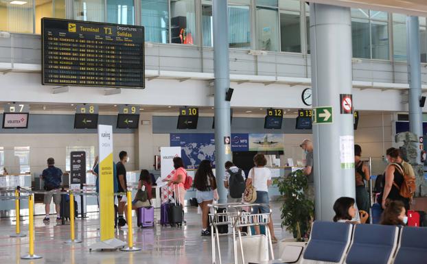 El aeropuerto de Asturias registró una de las menores caídas del país