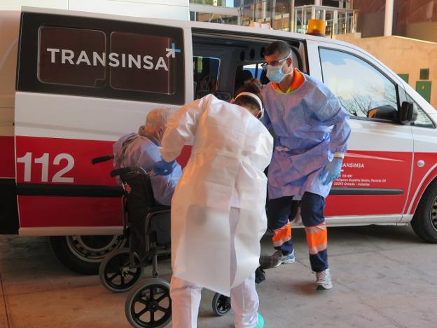 Coronavirus en Asturias | Los pacientes geriátricos ingresan ya en el hospital provisional del recinto ferial