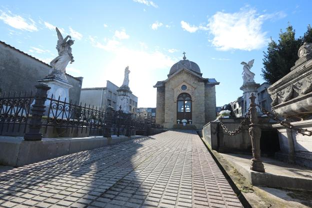 Cultura autoriza la restauración de la capilla del Carmen en el cementerio de Trasona