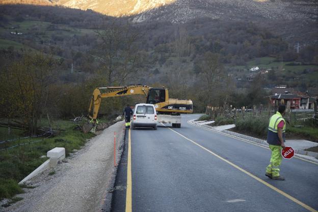 Comienzan las obras para habilitar la senda peatonal entre Soto de Agues y La Polina
