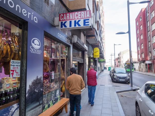 «Aquí el pequeño comercio se muere»