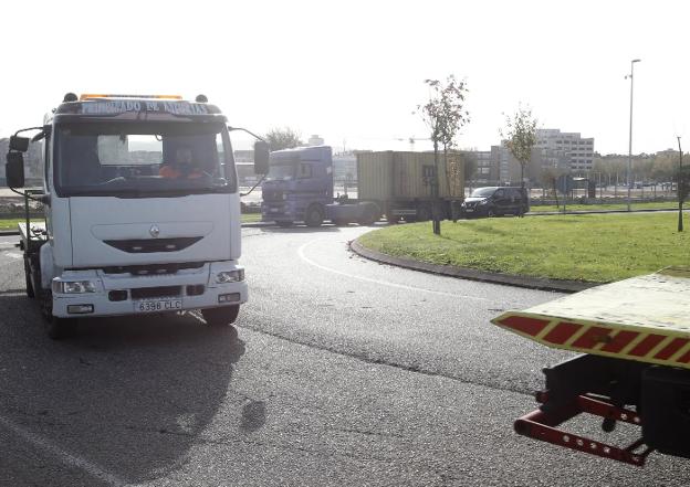 Navieras y transportistas urgen a El Musel a atajar el colapso de la terminal de contenedores