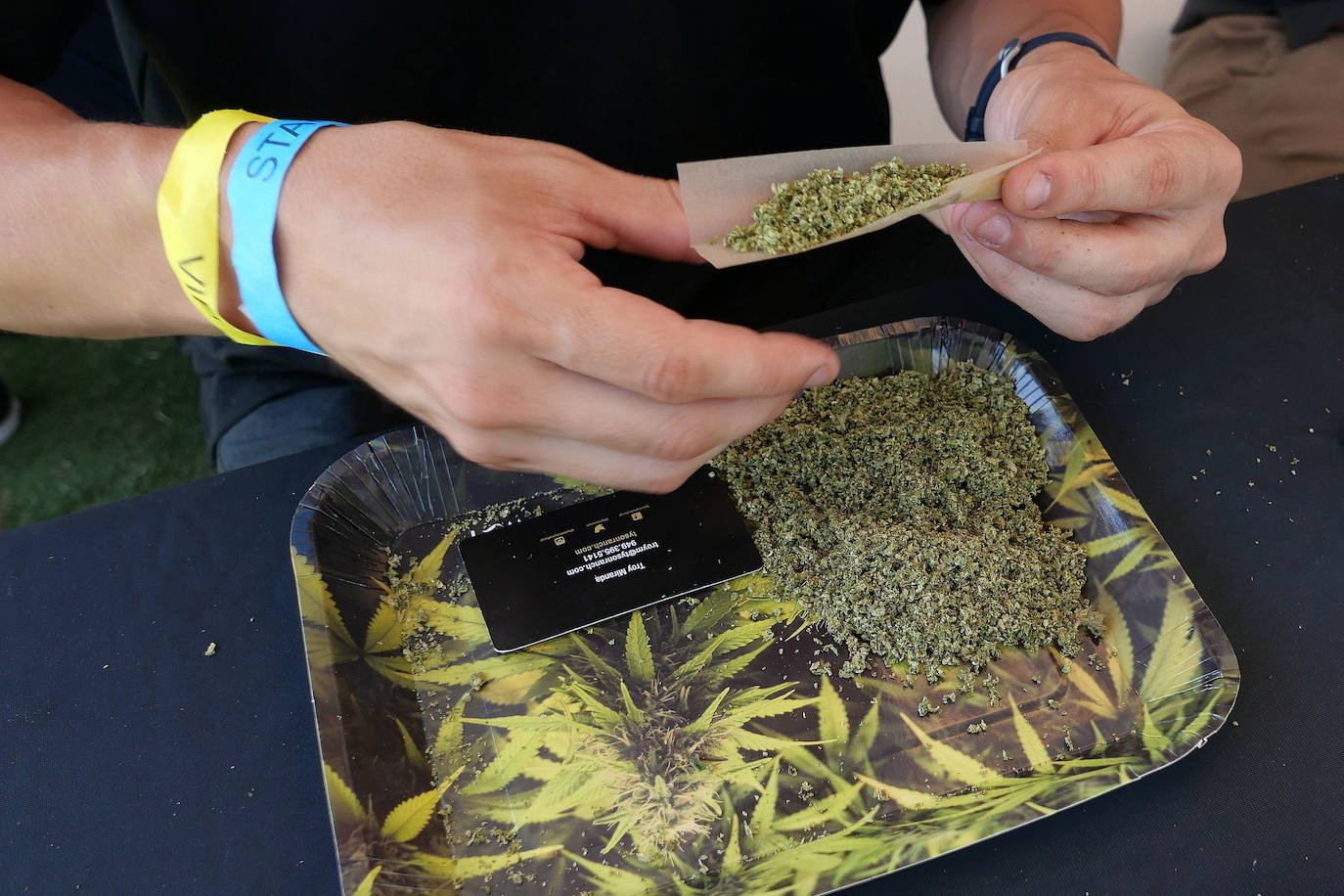 Le pillan con medio kilo de marihuana mientras se salta el toque de queda y alega que iba a comprar medicinas a su abuela