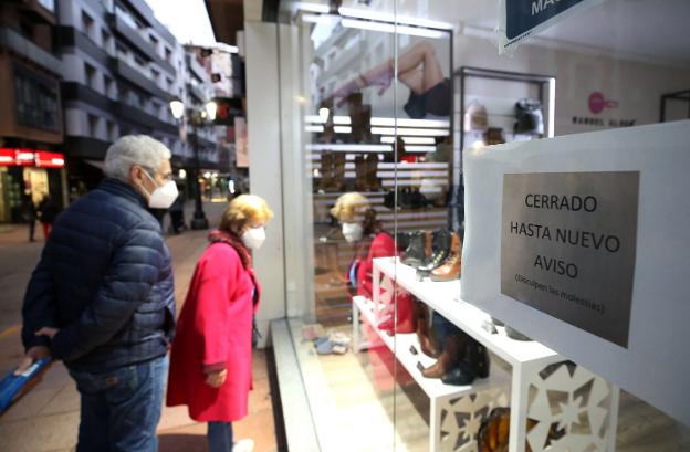 El Ayuntamiento de Oviedo pide al Principado la apertura del comercio y la hostelería con limitación de horario