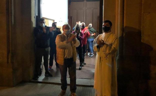 Seis autónomos se encierran en la iglesia de Laviana