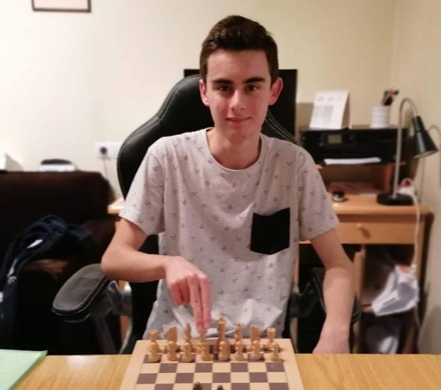 Gonzalo Alonso gana el primer torneo Ensidesa de ajedrez