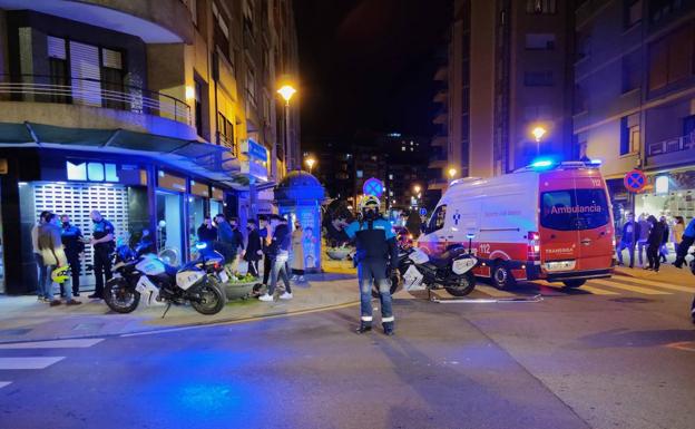 Herido un repartidor de comida tras ser arrollado por un turismo en Avilés