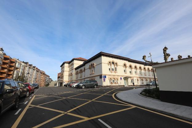 Coronavirus en Asturias | Cuarenta y siete contagiados entre sanitarios y pacientes por un brote en el Hospital Avilés