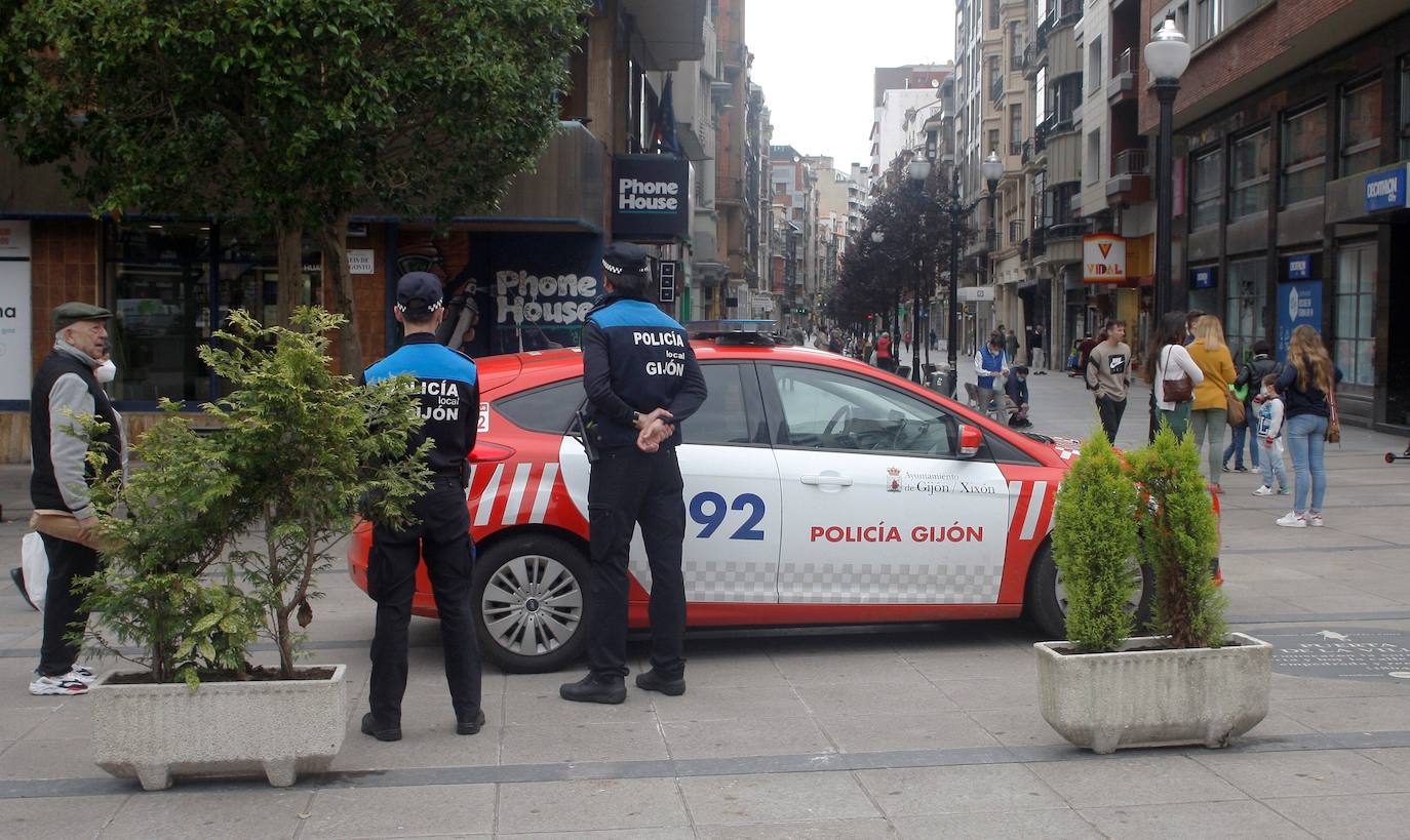 Sancionan a 39 personas y dos tiendas en Gijón por incumplir las medidas contra la covid