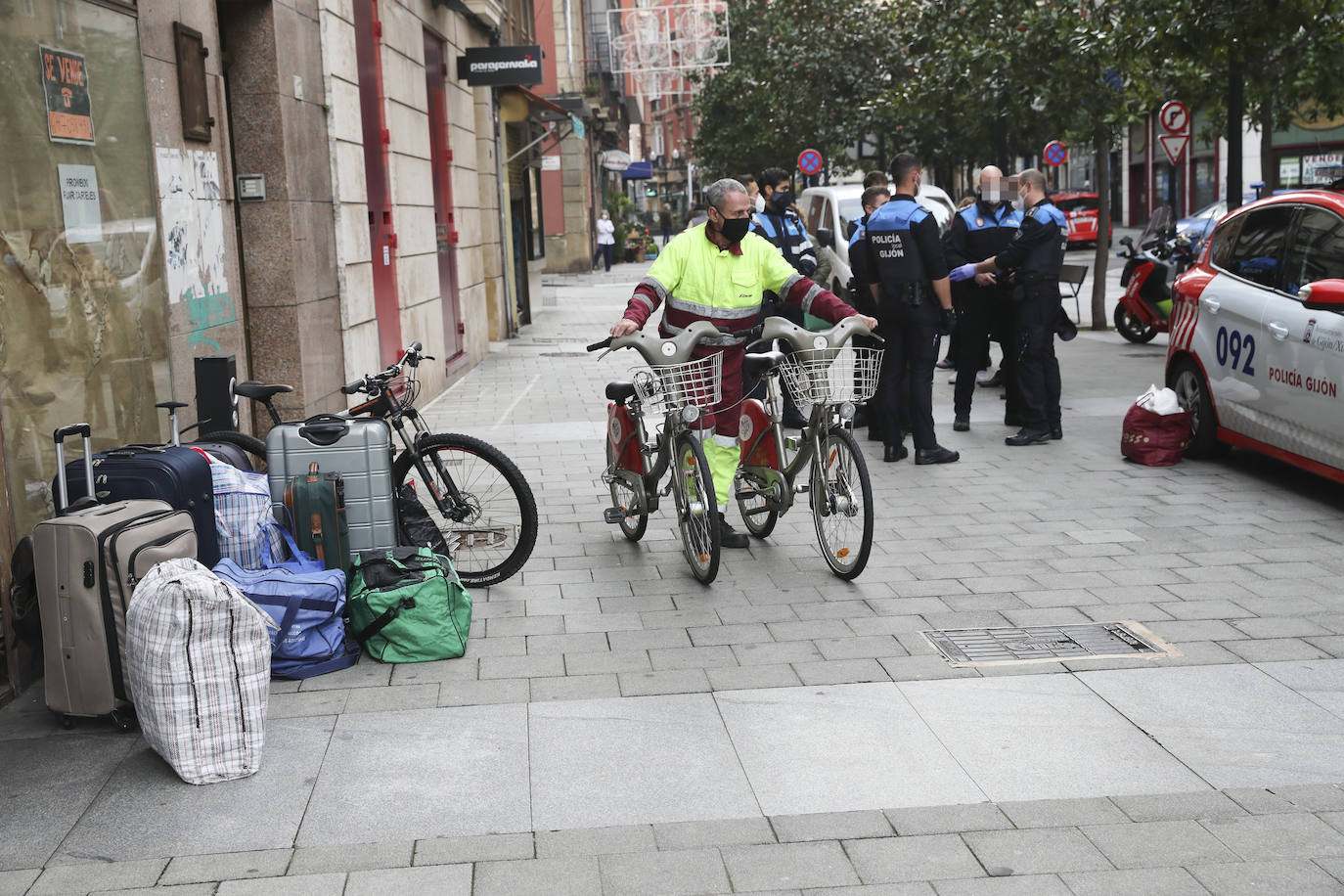 Desalojan a ocho okupas en la calle Langreo de Gijón