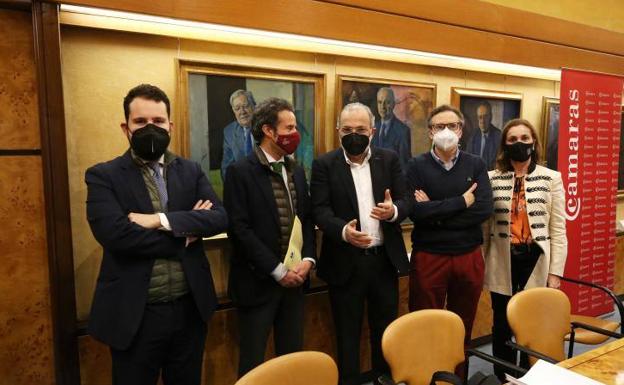 Cuesta aborda con entidades empresariales las medidas adoptadas y previstas para mejorar el área de Licencias