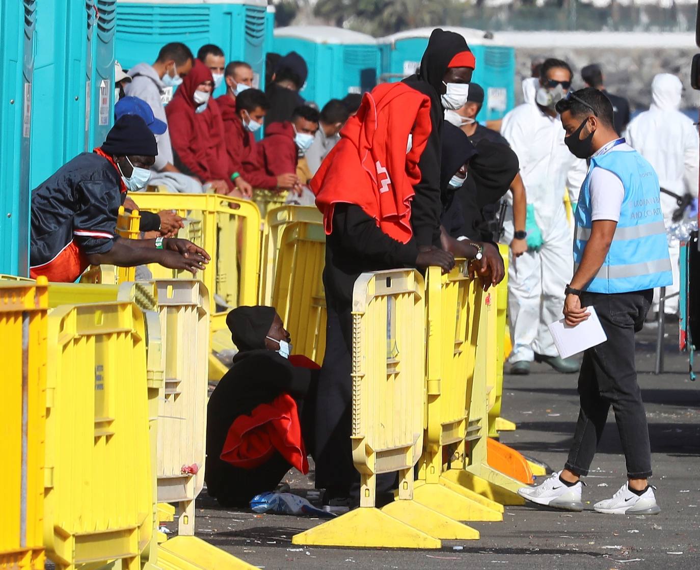 La Armada a Vox: la obligación «legal y moral» de un buque de guerra sería rescatar migrantes del mar