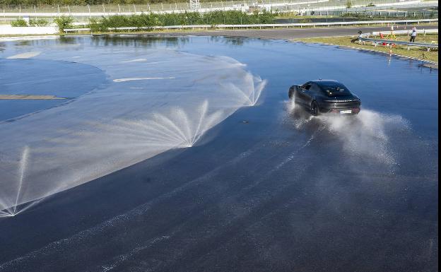 El derrape de un coche eléctrico entra en el libro Guinness