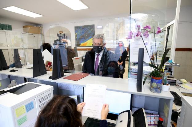 El rector sostiene que los aplazamientos fueron «tutelados por la Junta Electoral»