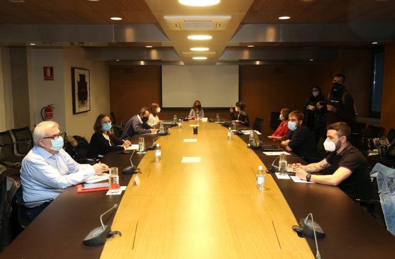 El PSOE asturiano, que acerca posturas con Podemos e IU, insiste en buscar acuerdos amplios para aprobar las cuentas