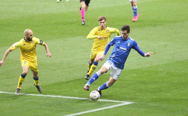 El Oviedo salva un punto al final