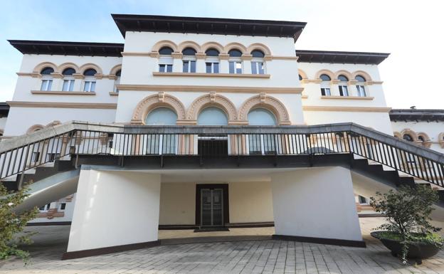 El brote de coronavirus en el Hospital Avilés suma ya 40 pacientes y 38 sanitarios afectados