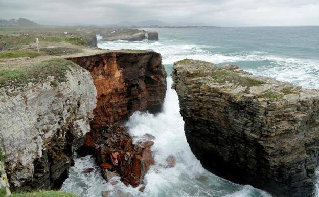 Se derrumba uno de los arcos de la playa de As Catedrais, en Ribadeo