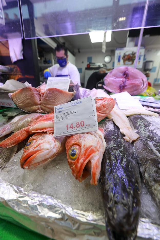 La venta doméstica mantiene a flote a las pescaderías de Avilés
