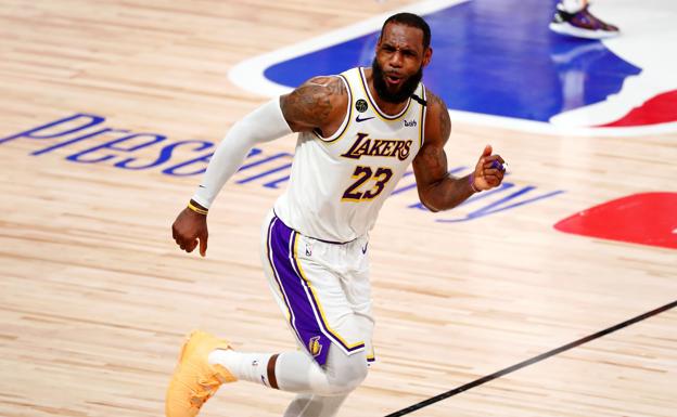 LeBron James amplía su contrato con los Lakers