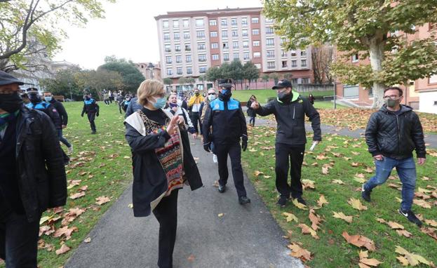 El descontento de los hosteleros en Avilés sube de tono y acaba en enfrentamiento con la alcaldesa