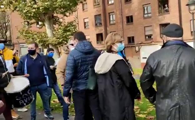 Los hosteleros avilesinos boicotean a Monteserín: «¡Alcaldesa, dimisión!»