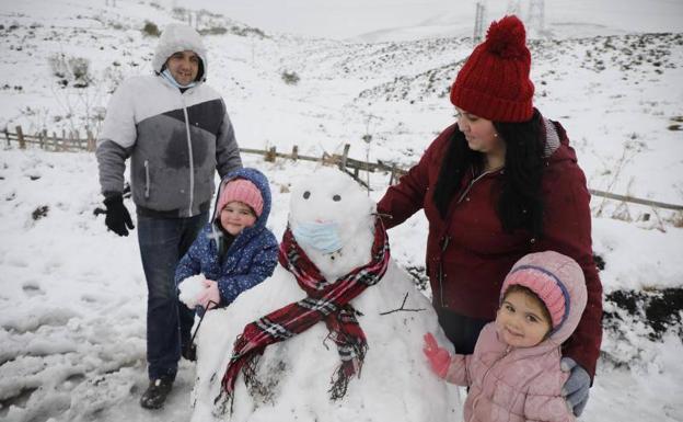Llega la nieve, pero escasa a las estaciones de esquí
