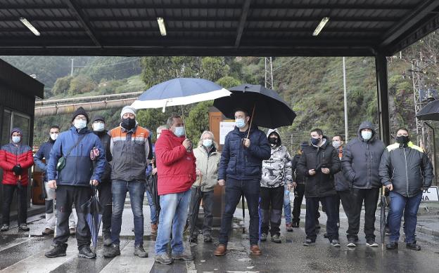 La asamblea de CC OO y CSI aprueba desconvocar los paros en Arcelor