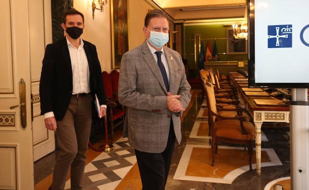 Oviedo aprueba la prórroga presupuestaria: «No se pueden cuadrar las cuentas a martillazos»