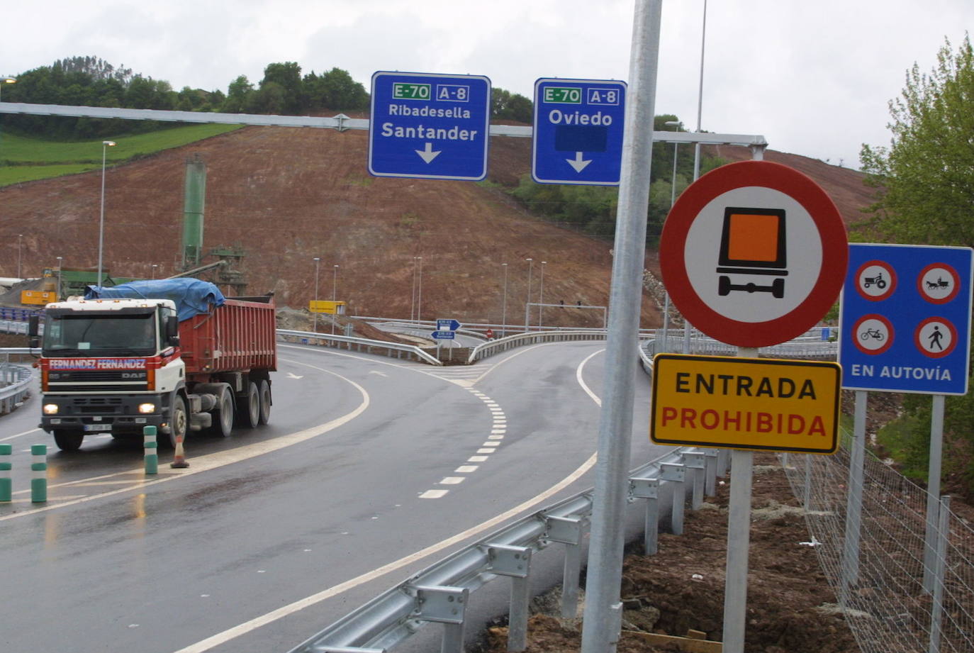Una jueza de Oviedo incapacita a un conductor de mercancías peligrosas por su sordera