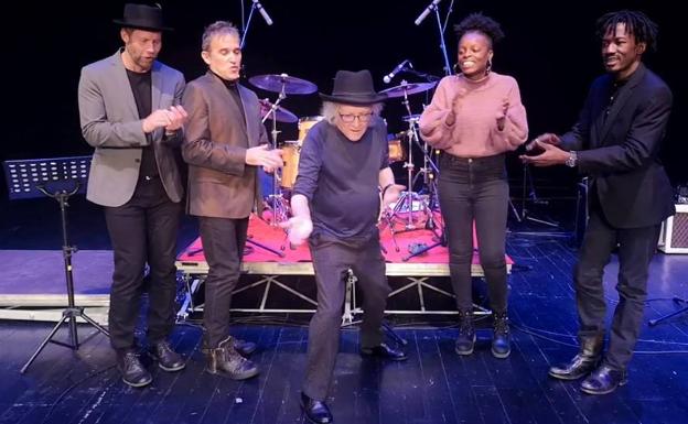 El Teatro Jovellanos alza el telón 39 días después de su última función