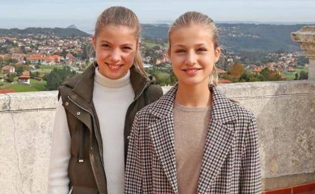 Los Reyes felicitan la Navidad con una imagen de sus hijas en Asturias