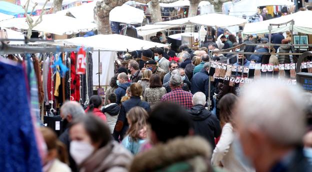 Los mercados, la música y los belenes llenan El Antiguo