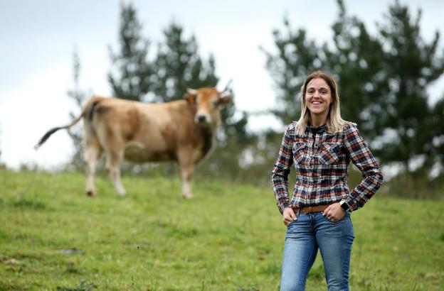 «Todavía se piensa 'esta como tien vaques ye paleta', pero las ganaderías son empresas»