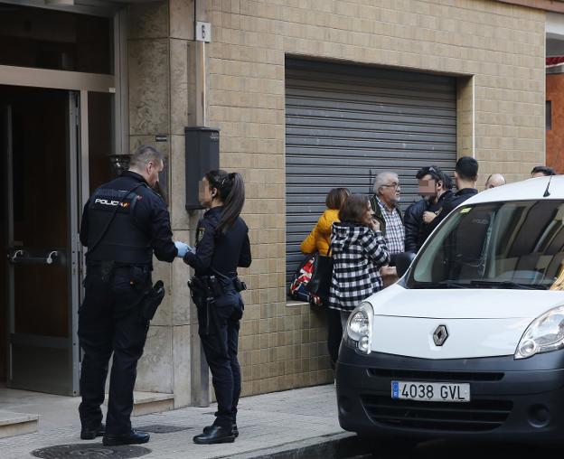 La familia denuncia por omisión de socorro al hombre que huyó antes del crimen de Lorena Dacuña