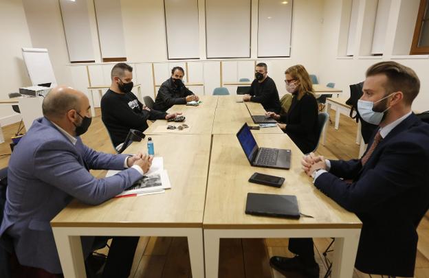 «Si las ayudas tardan dos meses cerramos casi todos»