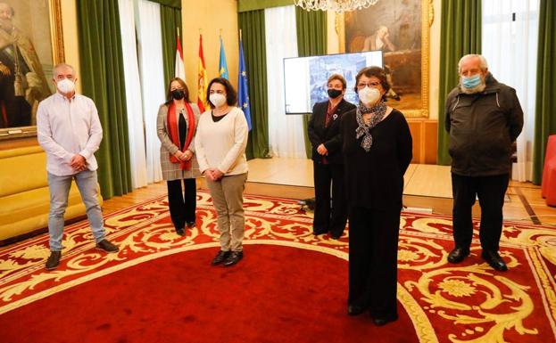 El Pleno de Honores premia a quienes «con sus actos demostraron su amor por Gijón»