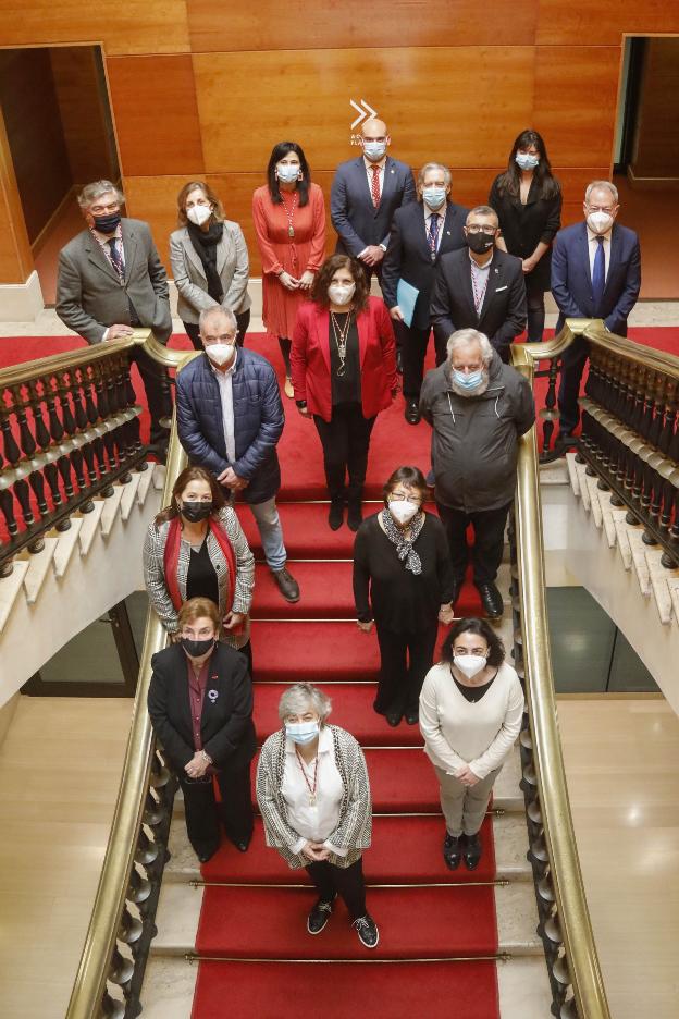 La ciudad entrega sus medallas a quienes «con sus actos han demostrado su amor por Gijón»