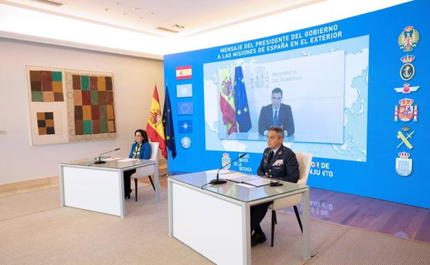 Sánchez agradece a los militares su «labor leal al servicio de la democracia»