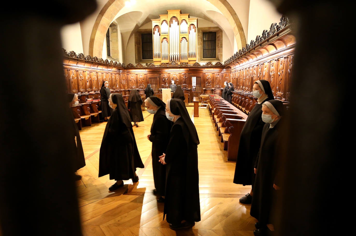 Las Pelayas cumplen con la tradición del canto de calendas en Nochebuena