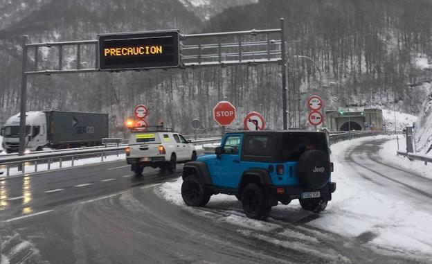 La borrasca 'Bella' provoca más de 1.900 incidencias en Asturias y complica las comunicaciones