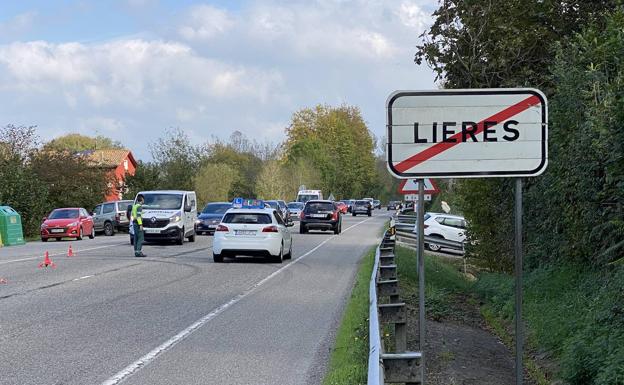 Fallece un hombre de 55 años tras volcar con su coche en Lieres, Siero