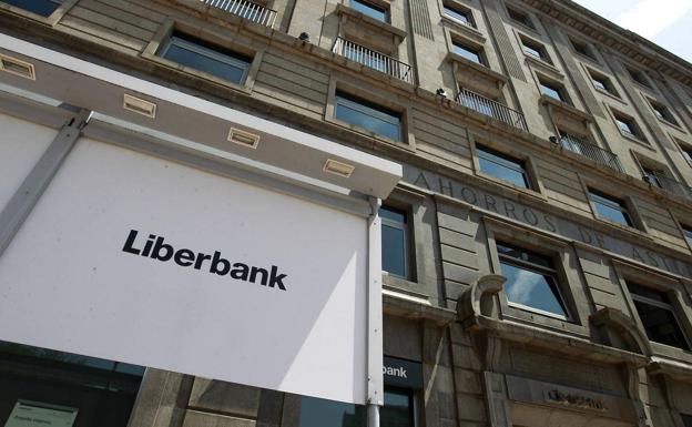 La asociación de bancos y cajas Adicae descarta que la fusión de Liberbank y Unicaja dé la espalda a los clientes