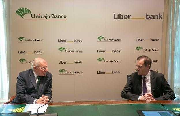 Liberbank y Unicaja destinarán 378 millones a la reestructuración de su plantilla y oficinas