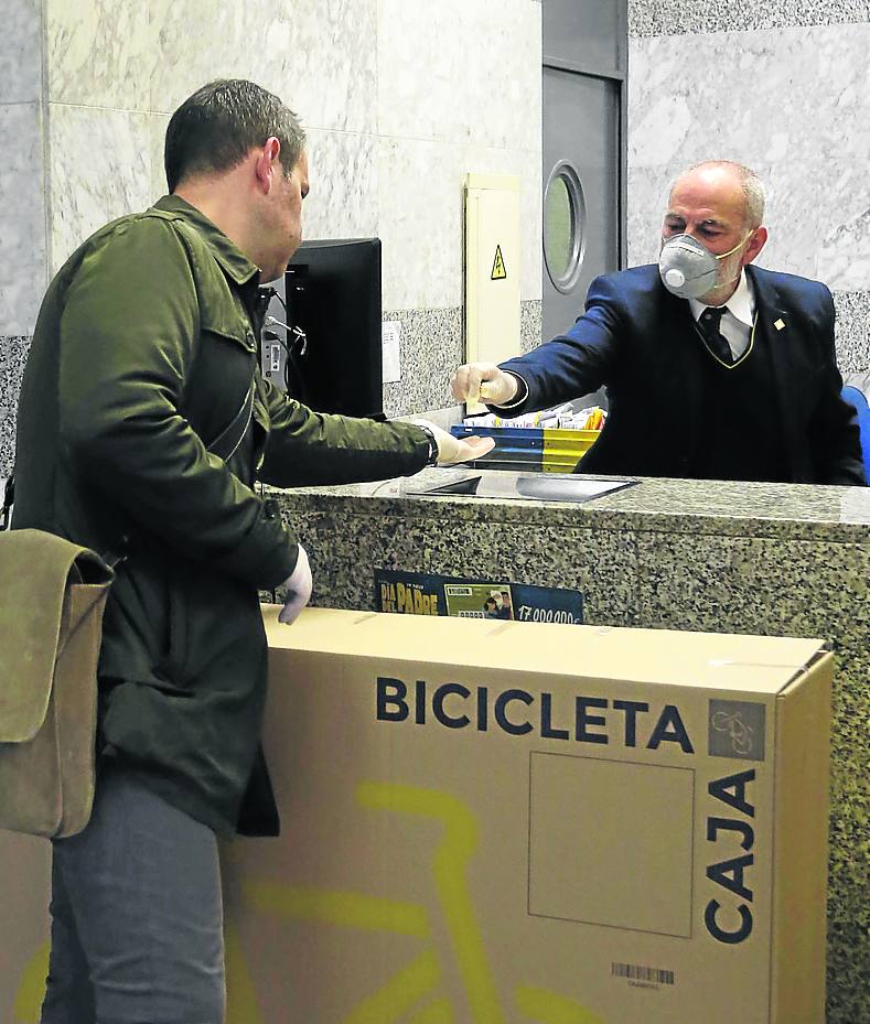 El año comienza con subidas del gas, los envíos postales y las comisiones bancarias