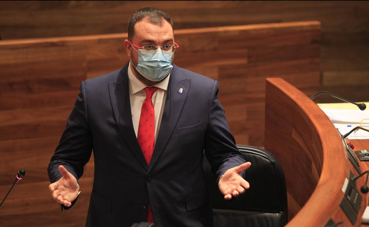 El Principado deja la oficialidad para 2022 por la covid y provoca críticas en la izquierda