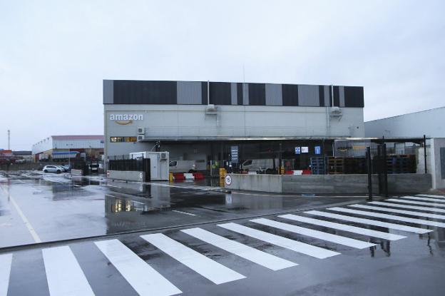 La apertura de Amazon en Bobes generaría más de medio millar de viajes al día al área