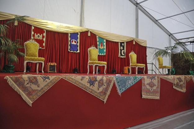 Los Reyes Magos llegan a Gijón para 18 horas de recepciones en la plaza de toros