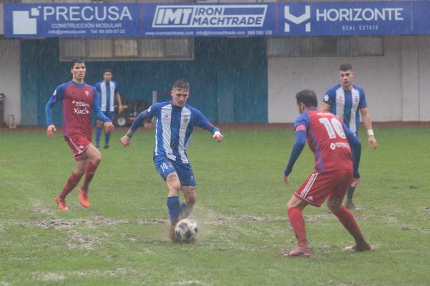 El árbitro suspende el Avilés-Ceares en el descanso por no ver las líneas del campo